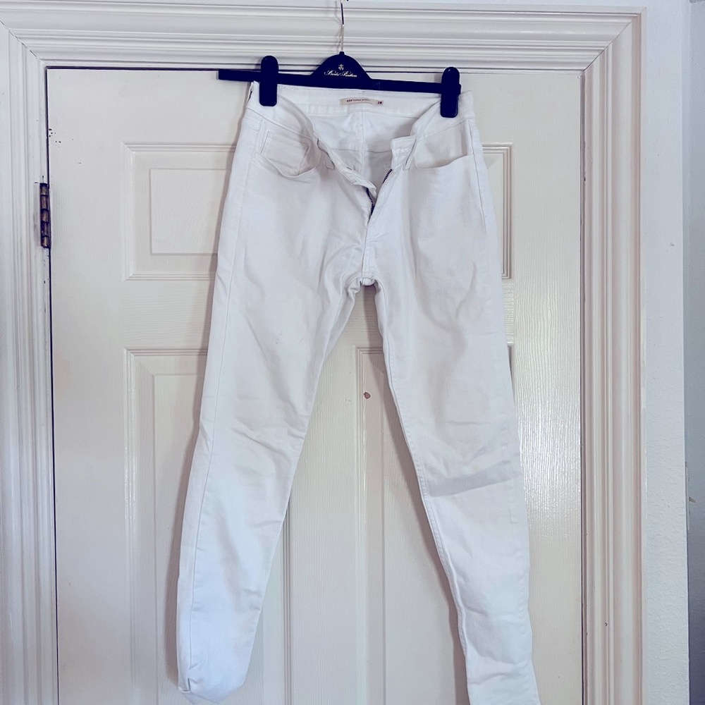 White Skinny Levi’s